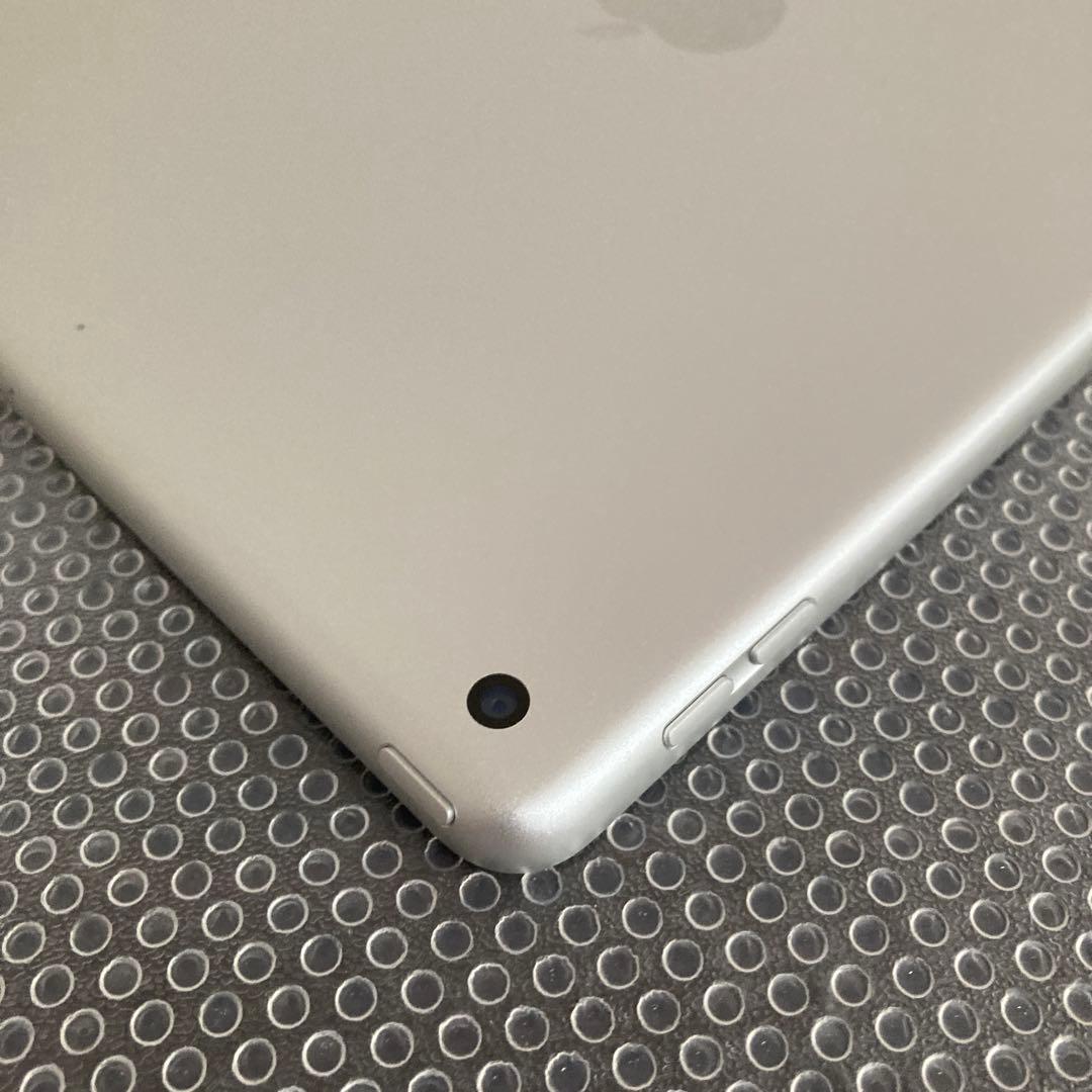 3585【早い者勝ち】比較的美品☆iPad8 第8世代 32GB WIFIモデル