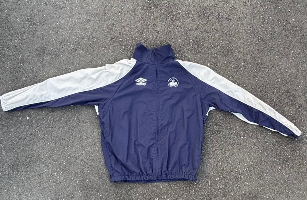 umbro 9090ナイロンジャケット ネイビー/シルバー