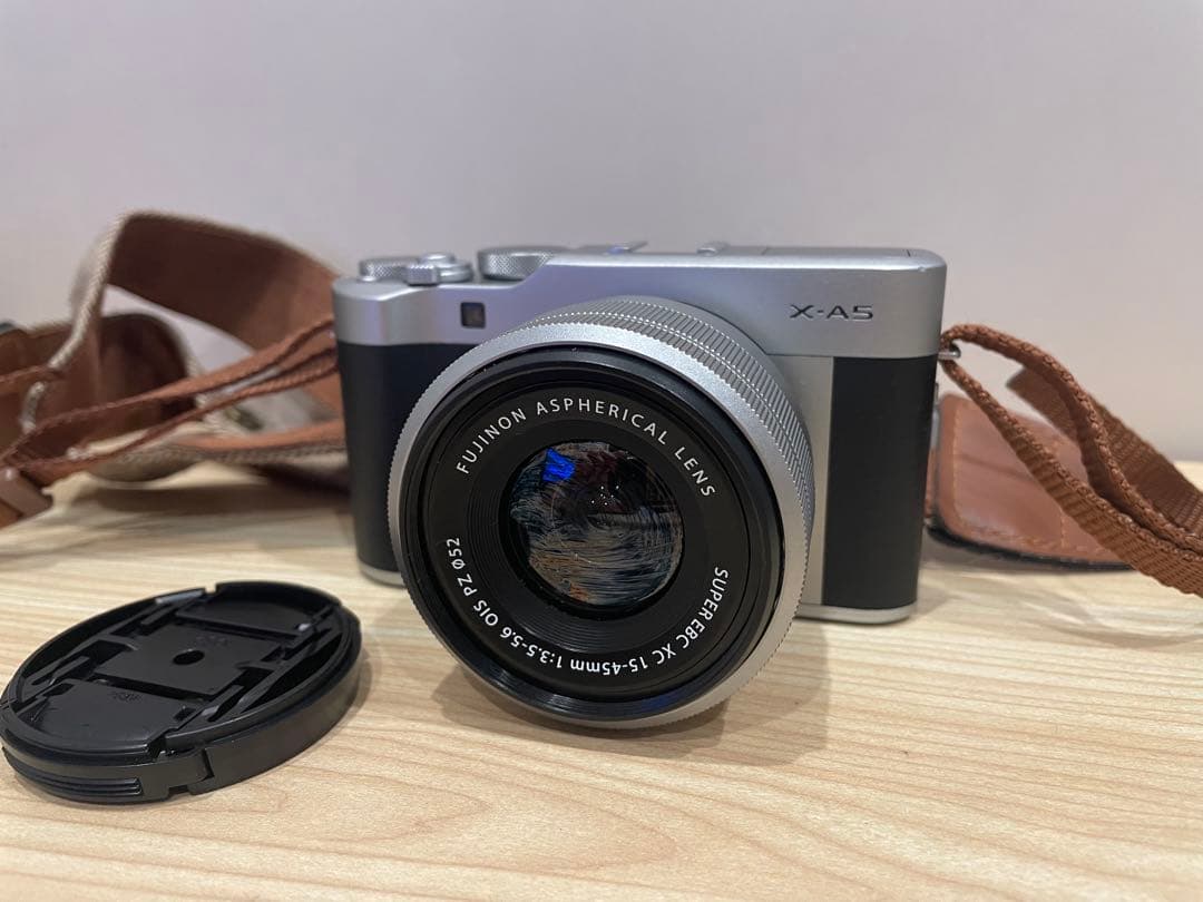 Fujifilm X-A5 シルバー 15-45mmレンズ
