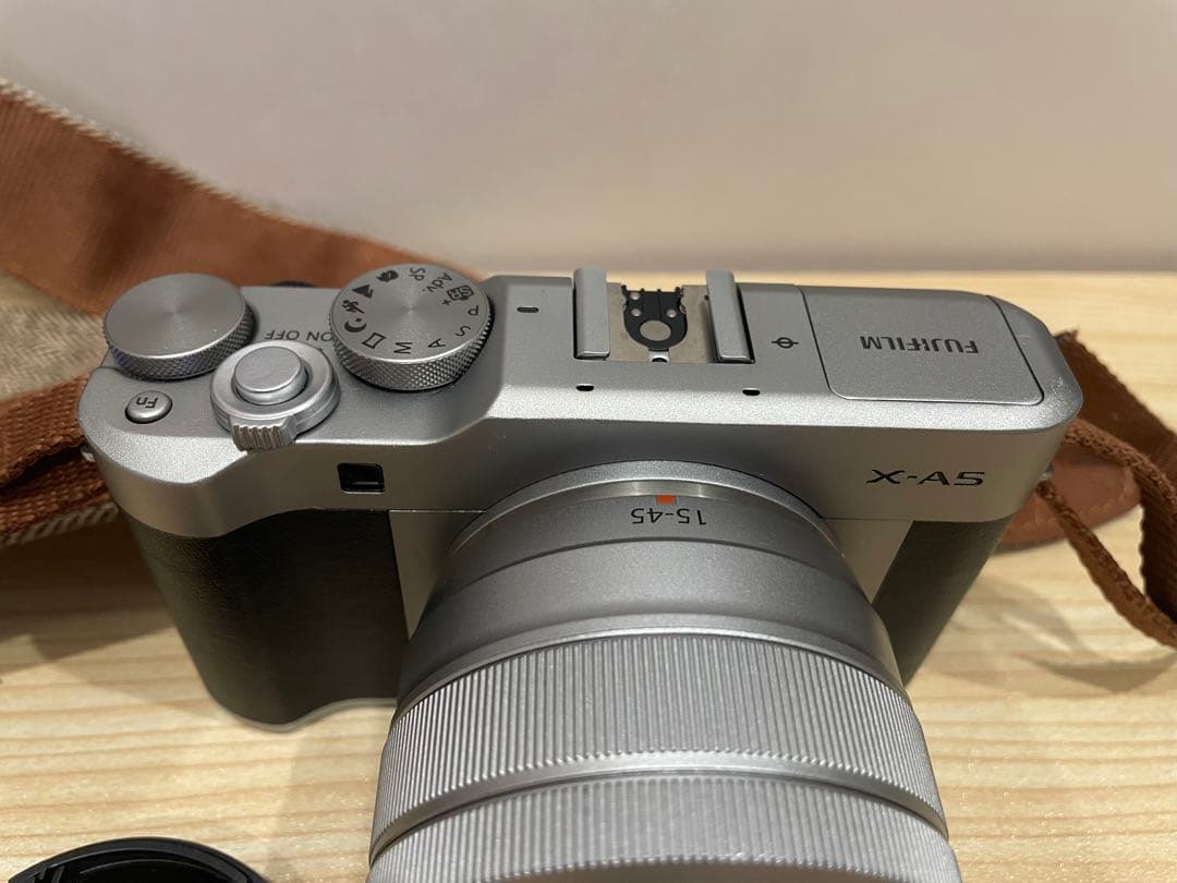 Fujifilm X-A5 シルバー 15-45mmレンズ