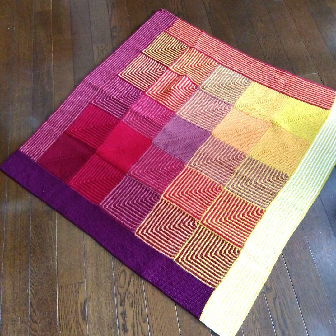 モチーフ編みブランケット マルチカバー　レッド系