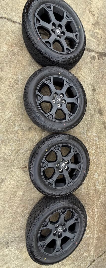 RAV4 オフロードパッケージ2 純正ホイールタイヤ　令和7年11月納車　美品