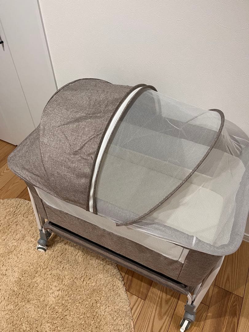 \"美品\"未使用ベビーベッド 蚊帳付き キャスター 付き kino limpo