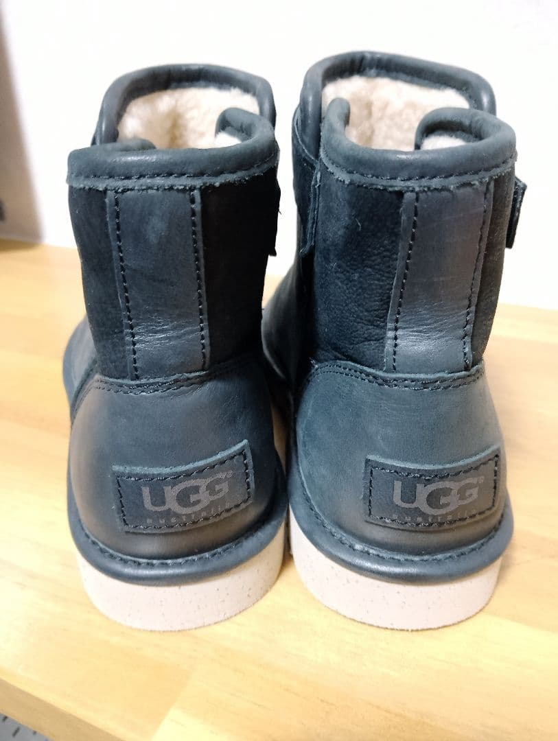 【新品未使用】uggアグ　ムートンレザー ミッドカットブーツ　24cm 黒レザー