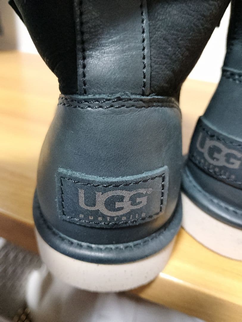 【新品未使用】uggアグ　ムートンレザー ミッドカットブーツ　24cm 黒レザー