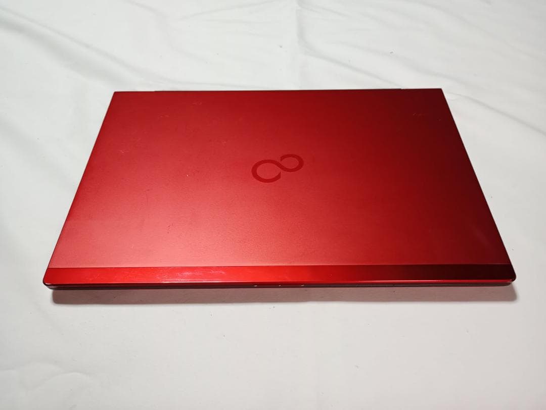 富士通 赤いボディの薄型 938g Lifebook、Win11/8G/256G