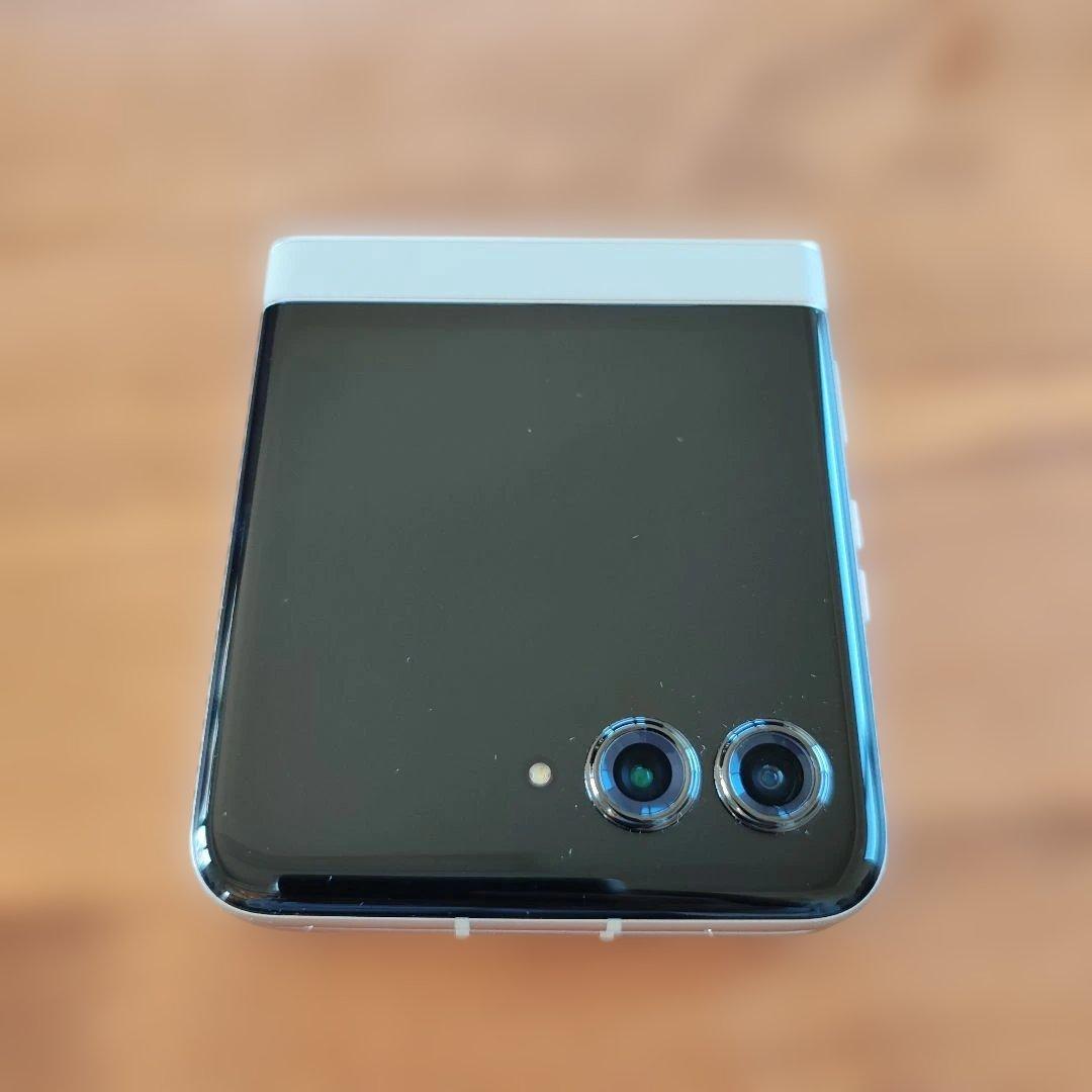 motorola razr 50 SIMフリー版 512GB 美品