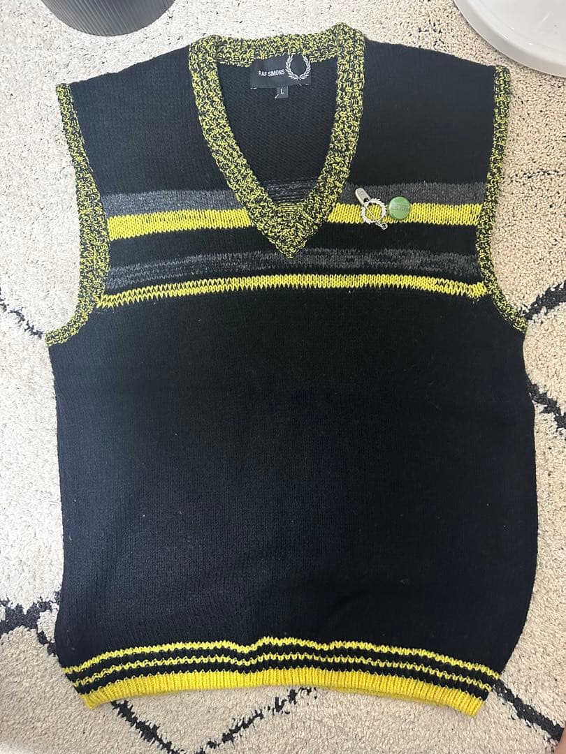コムドットやまと着用 ラフシモンズ、フレッドペリーコラボ　ベスト