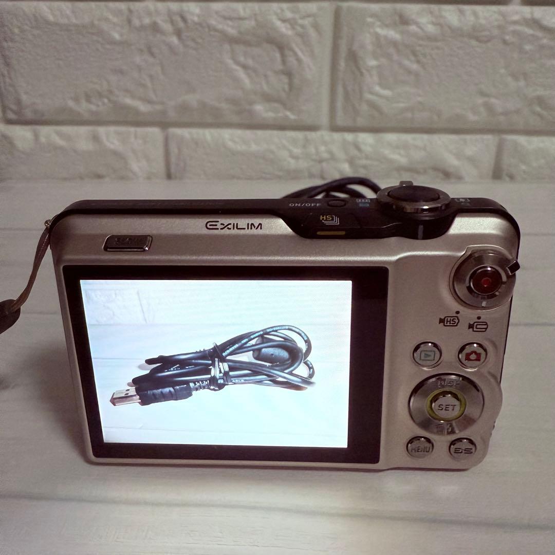 美品 CASIO EXILIM EX-FC150 ゴールド 高速連写＆HD動画