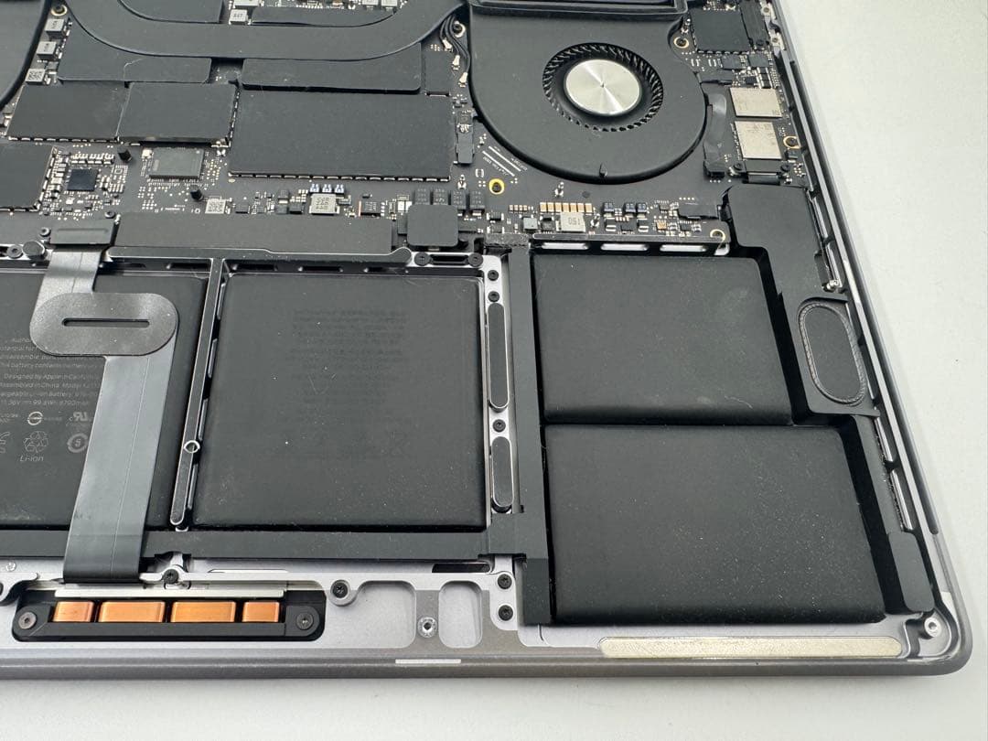 MacBook Pro★A2141★ディスプレイ割れ❗️ジャンク❗️