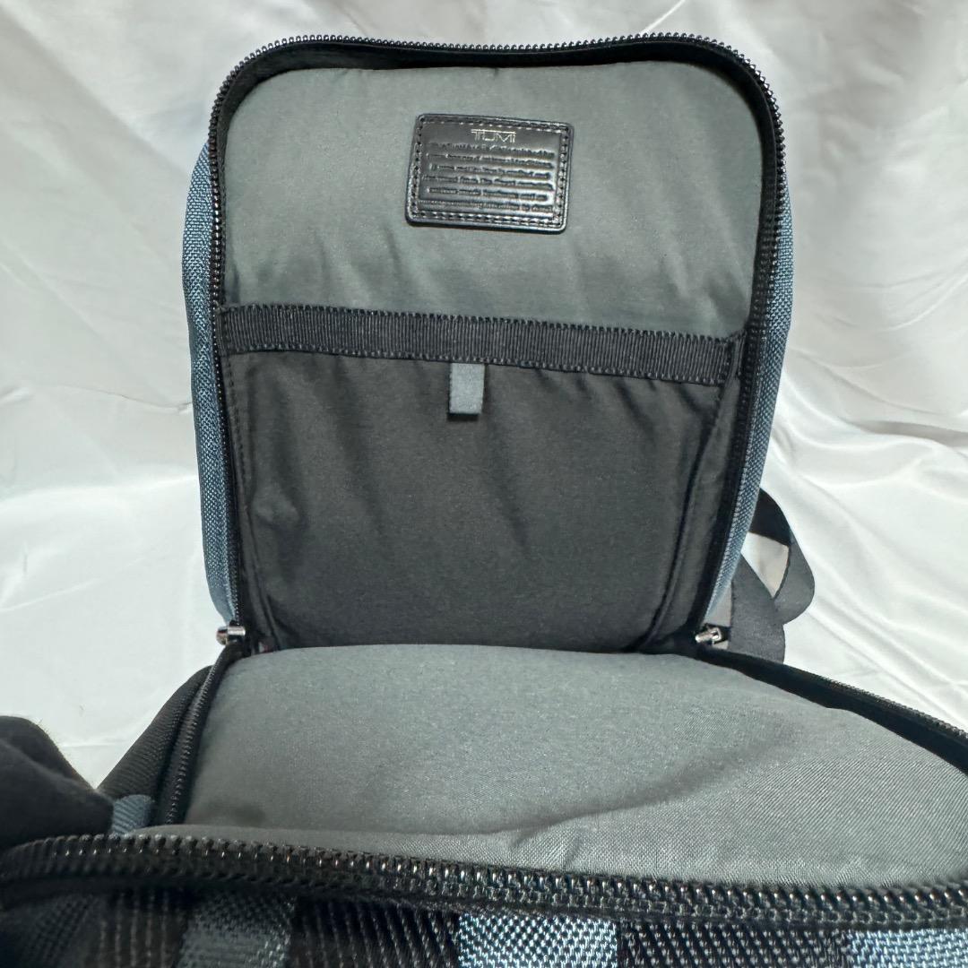 【極美品】 TUMI ボディバッグ ブラック/ブルー