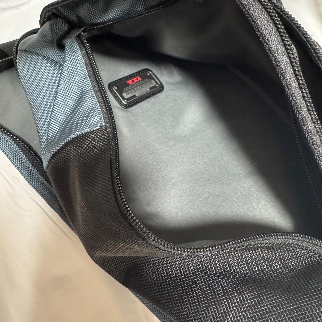 【極美品】 TUMI ボディバッグ ブラック/ブルー