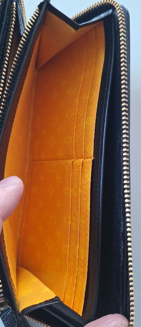 カステルバジャック 長財布 ラウンドファスナー 黒 金