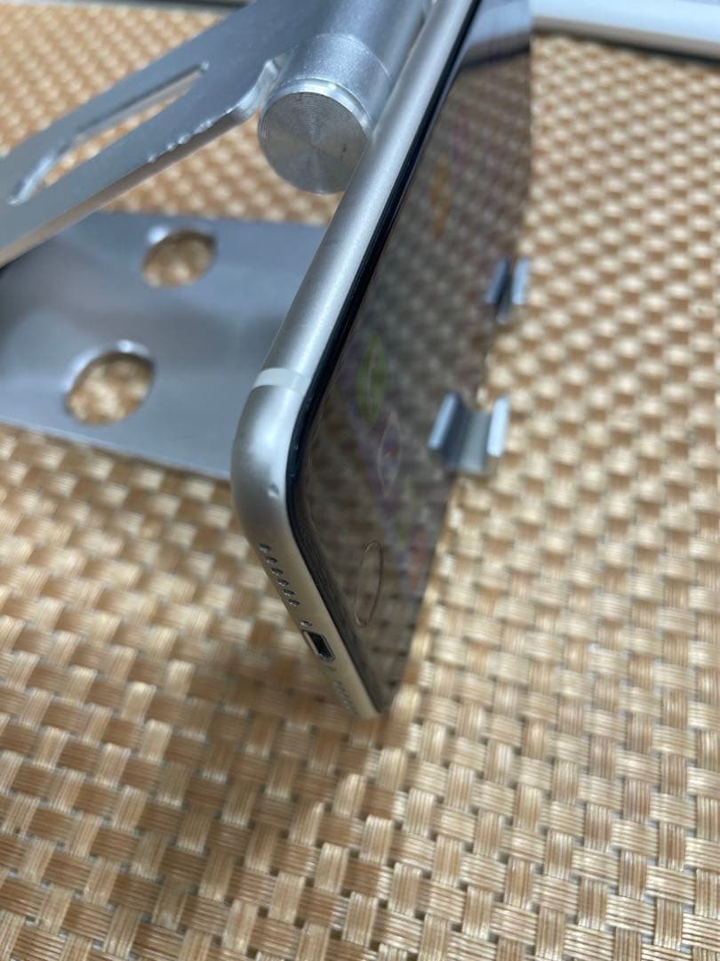 iPhone SE 第3世代 128 GB スターライトSIMフリー【3984】