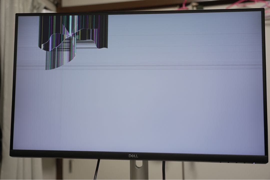 DELL ディスプレイ 画面にひび割れあり