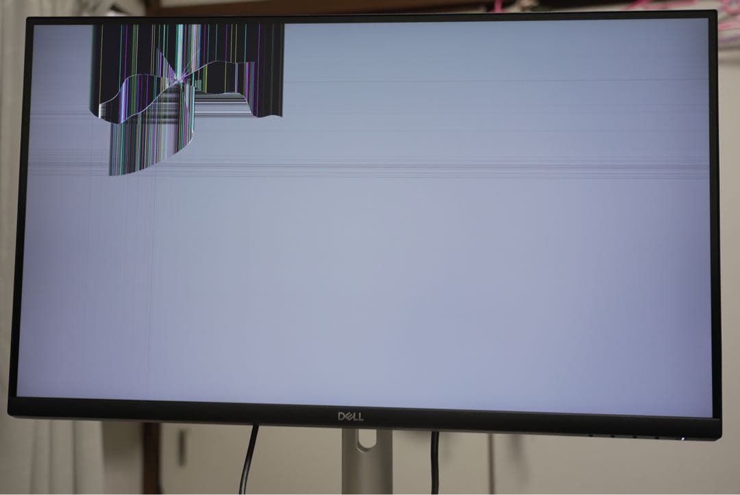 DELL ディスプレイ 画面にひび割れあり