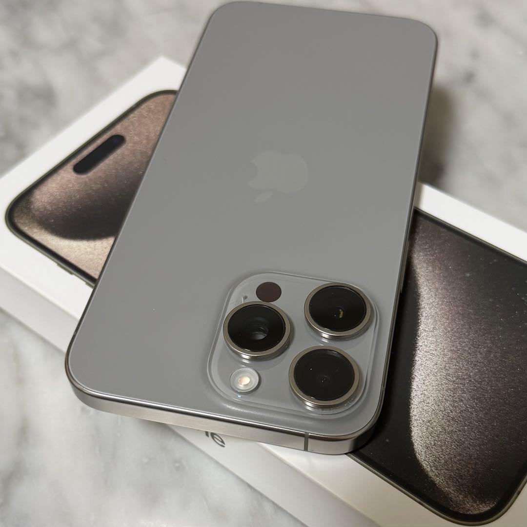 Apple iPhone 15 Pro Max 本体256GB SIM FREE