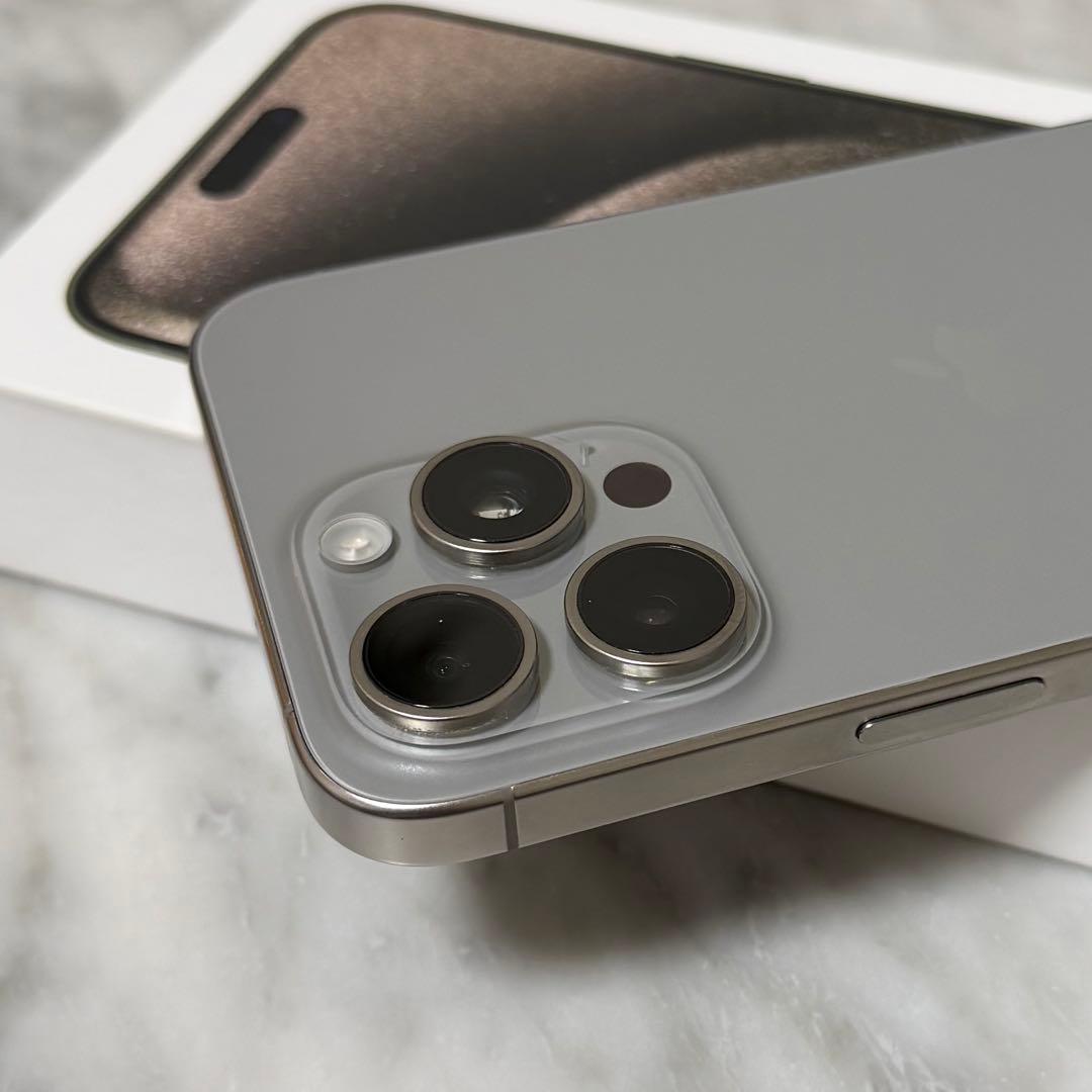 Apple iPhone 15 Pro Max 本体256GB SIM FREE