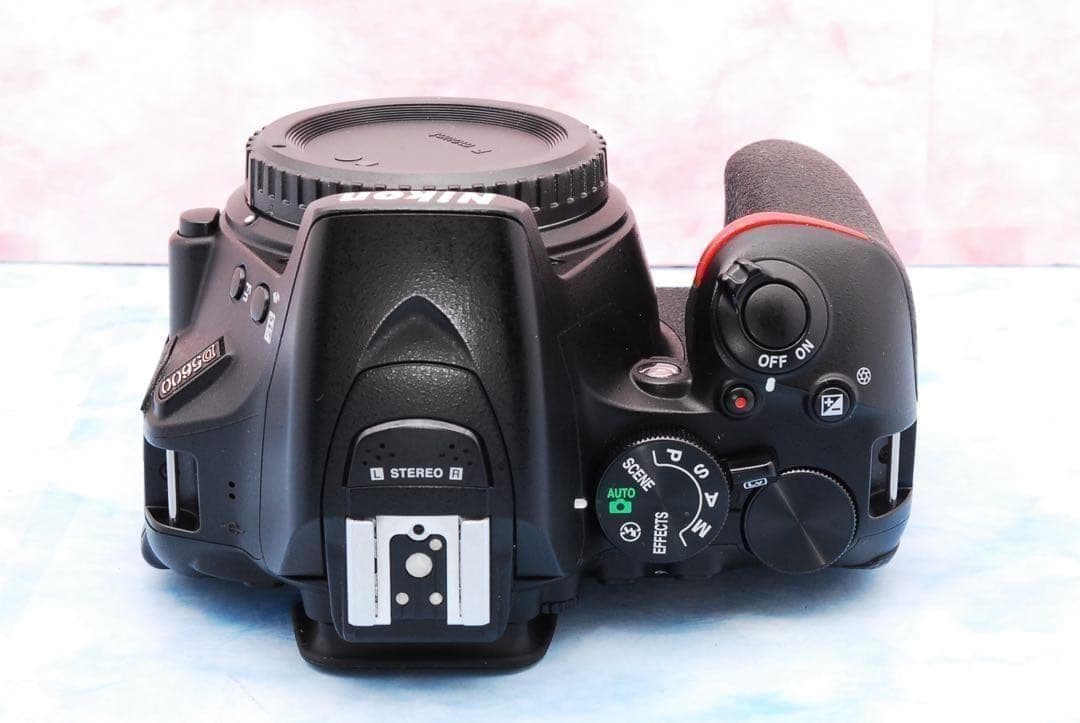 Nikon D5600✨一眼レフカメラ✨望遠レンズ付Wレンズ✨スマホ転送！