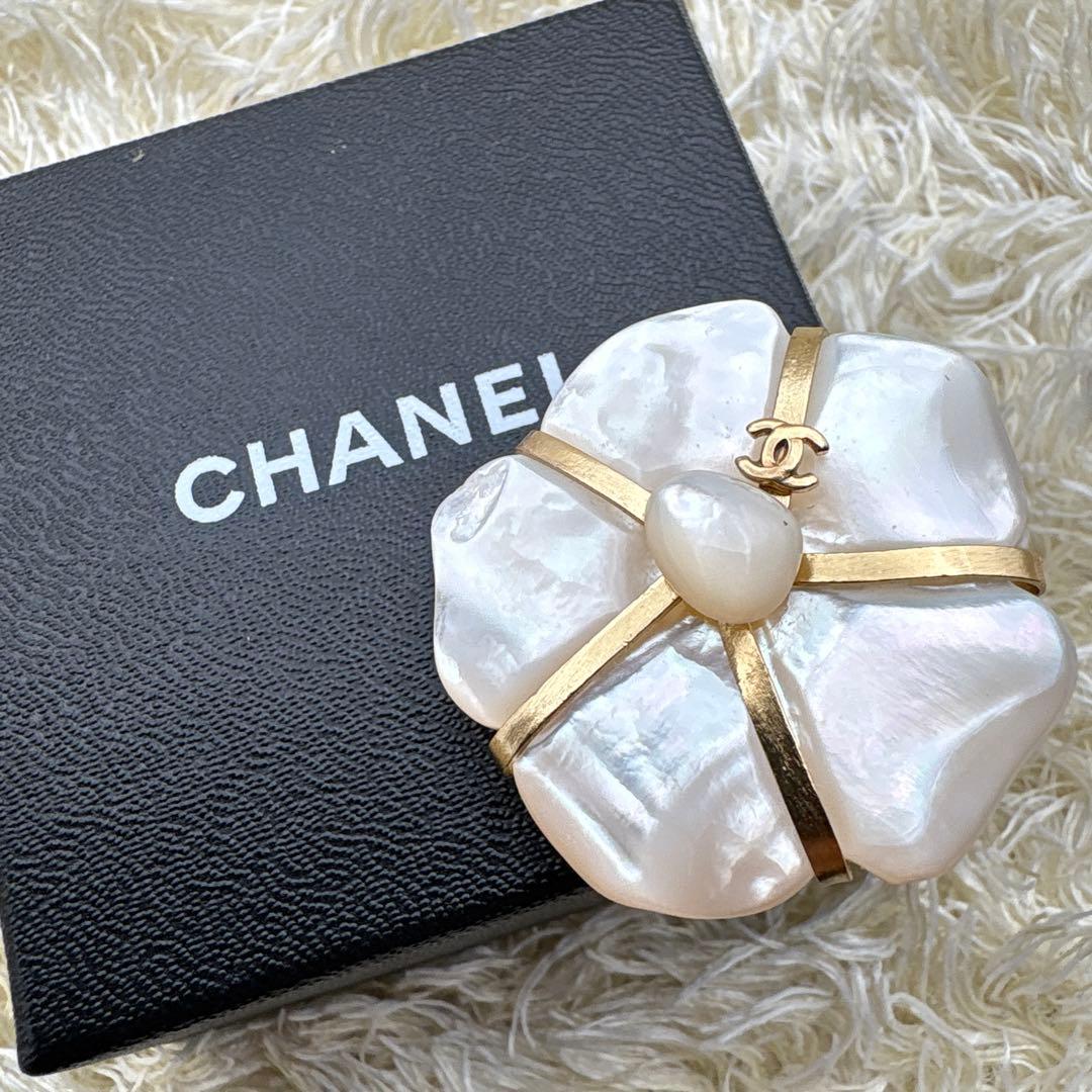 シャネル　カメリア　ホワイトシェル　ブローチ　ココマーク　レース