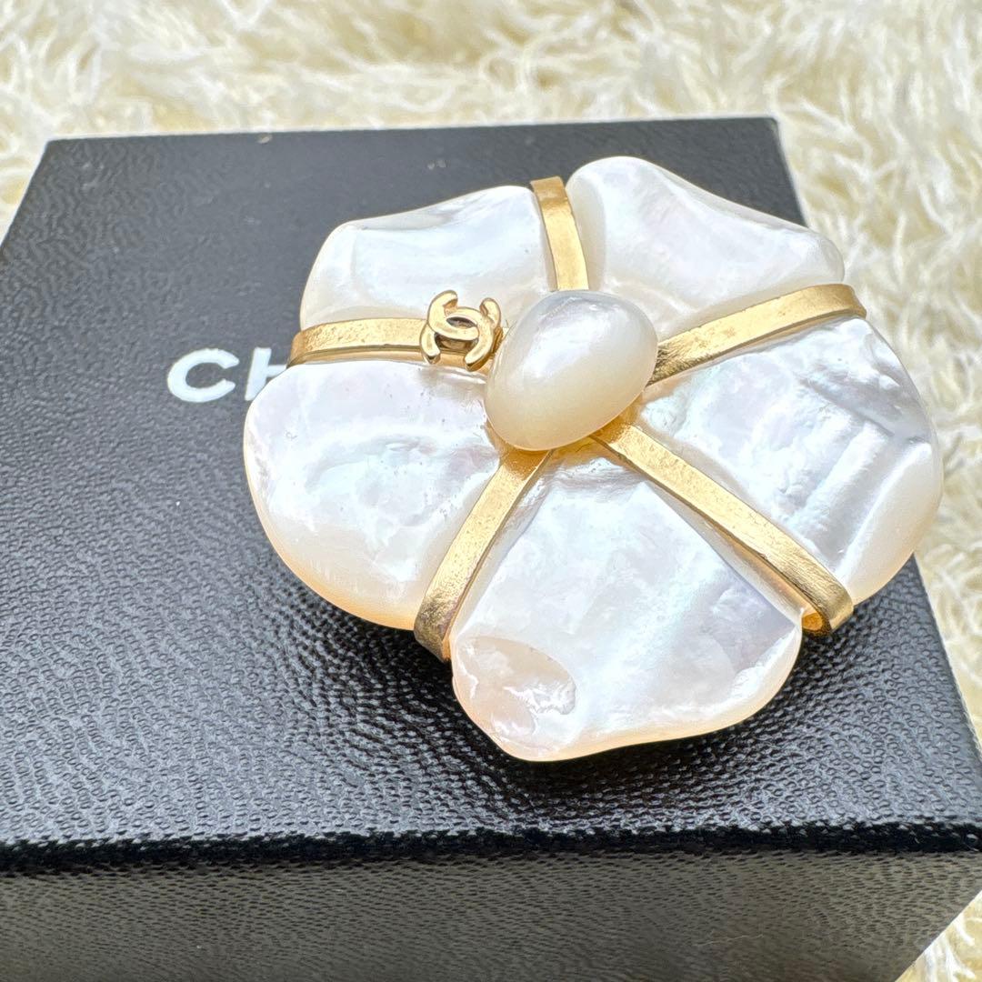 シャネル　カメリア　ホワイトシェル　ブローチ　ココマーク　レース