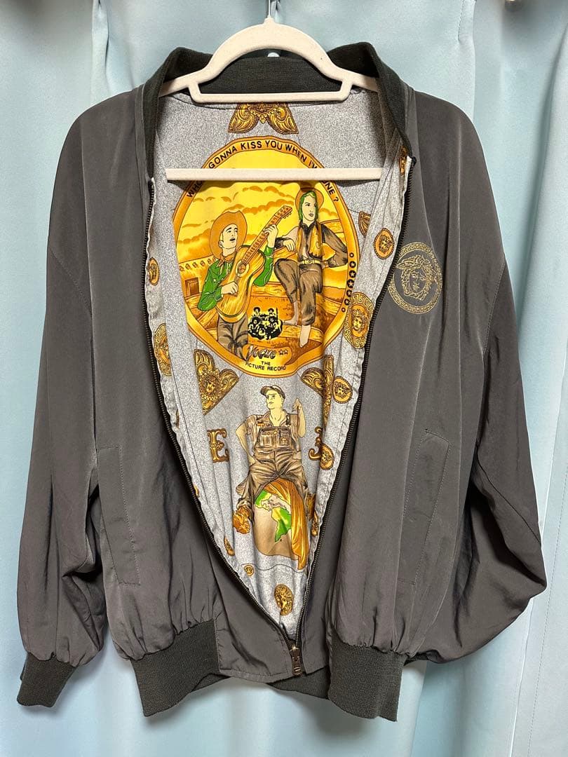 【週末まで値下中】ベルサーチ　ナイロン　ジャケット　リバーシブル　ブルージーンズ