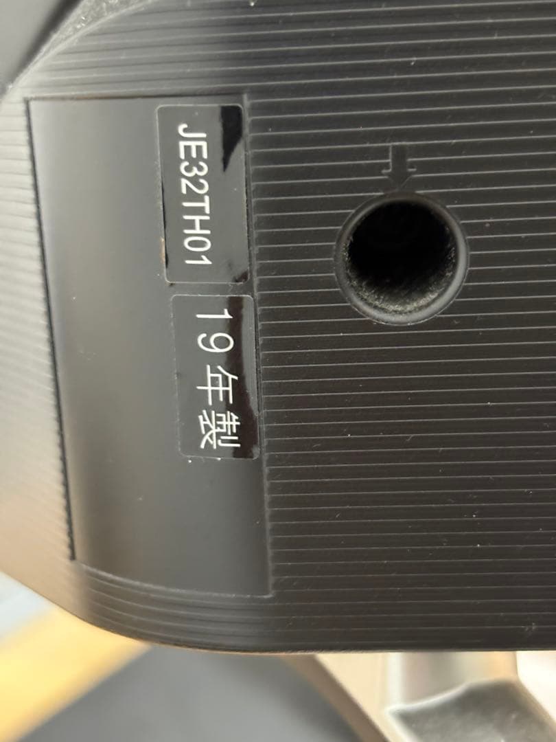 32インチ　液晶テレビ　2019年製　リモコン付き