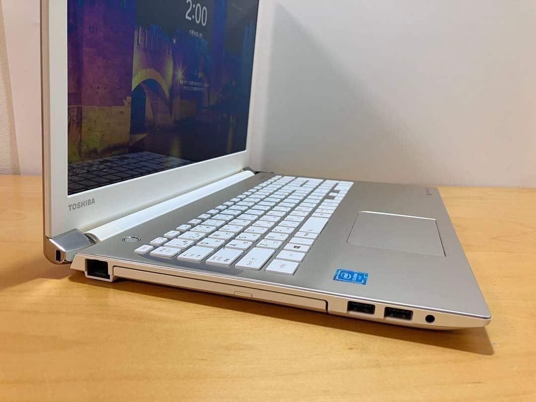 【美品】ノートパソコン　高性能　SSD256/メモリ8/カメラ/オフィス