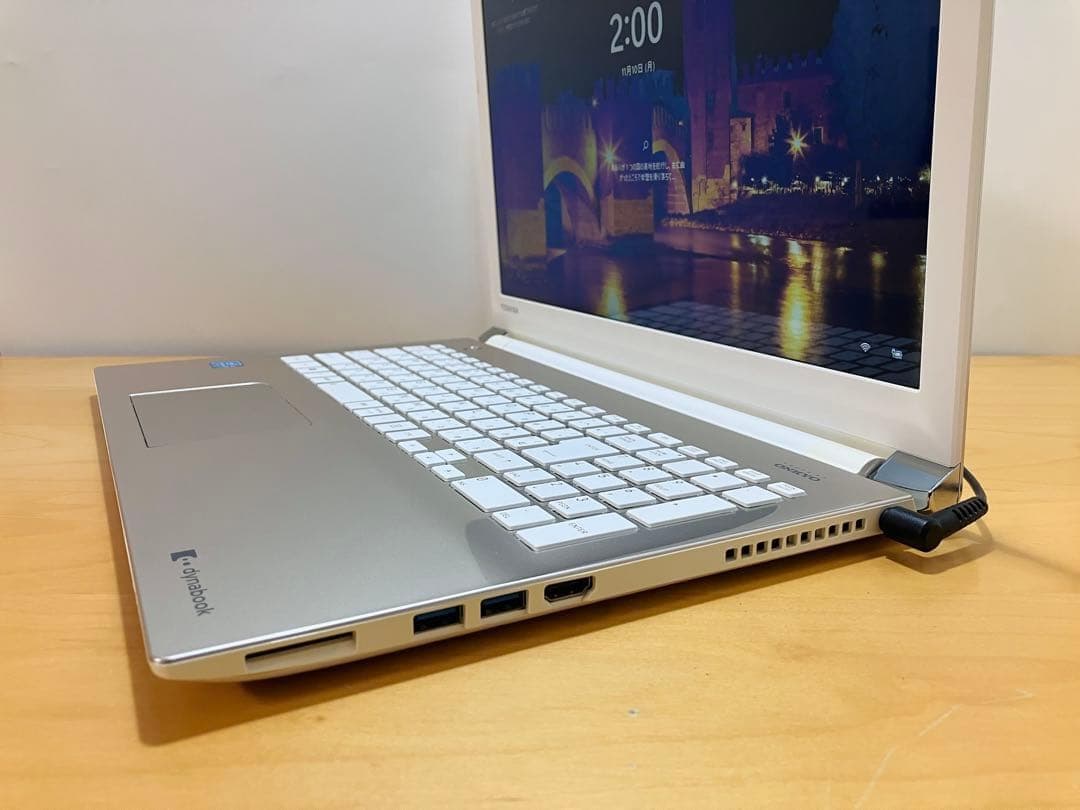 【美品】ノートパソコン　高性能　SSD256/メモリ8/カメラ/オフィス