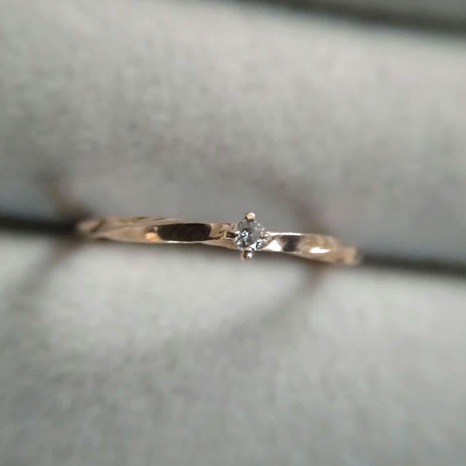 美品【エテ】ダイヤモンド 3号 K10 ツイスト ピンキーリング