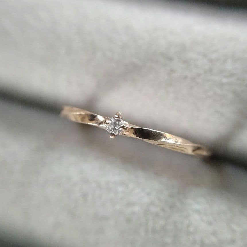 美品【エテ】ダイヤモンド 3号 K10 ツイスト ピンキーリング