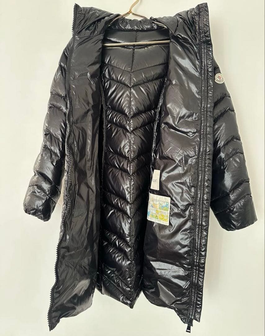 Monclerブラックフード付きロングダウンジャケット