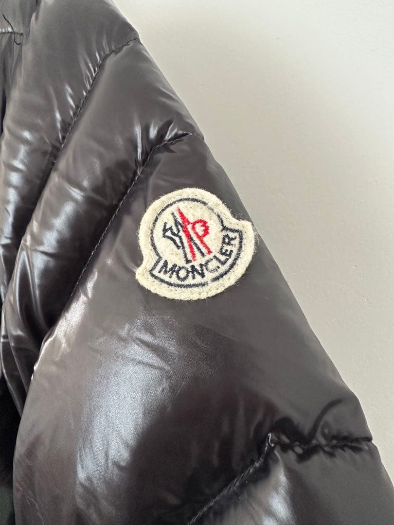 Monclerブラックフード付きロングダウンジャケット