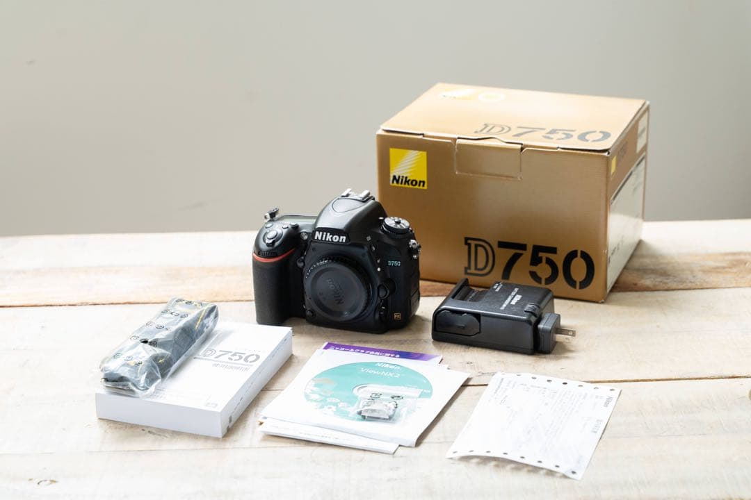 も*ち様 最終価格　Nikon D750 デジタル一眼レフカメラ バッテリーパッ