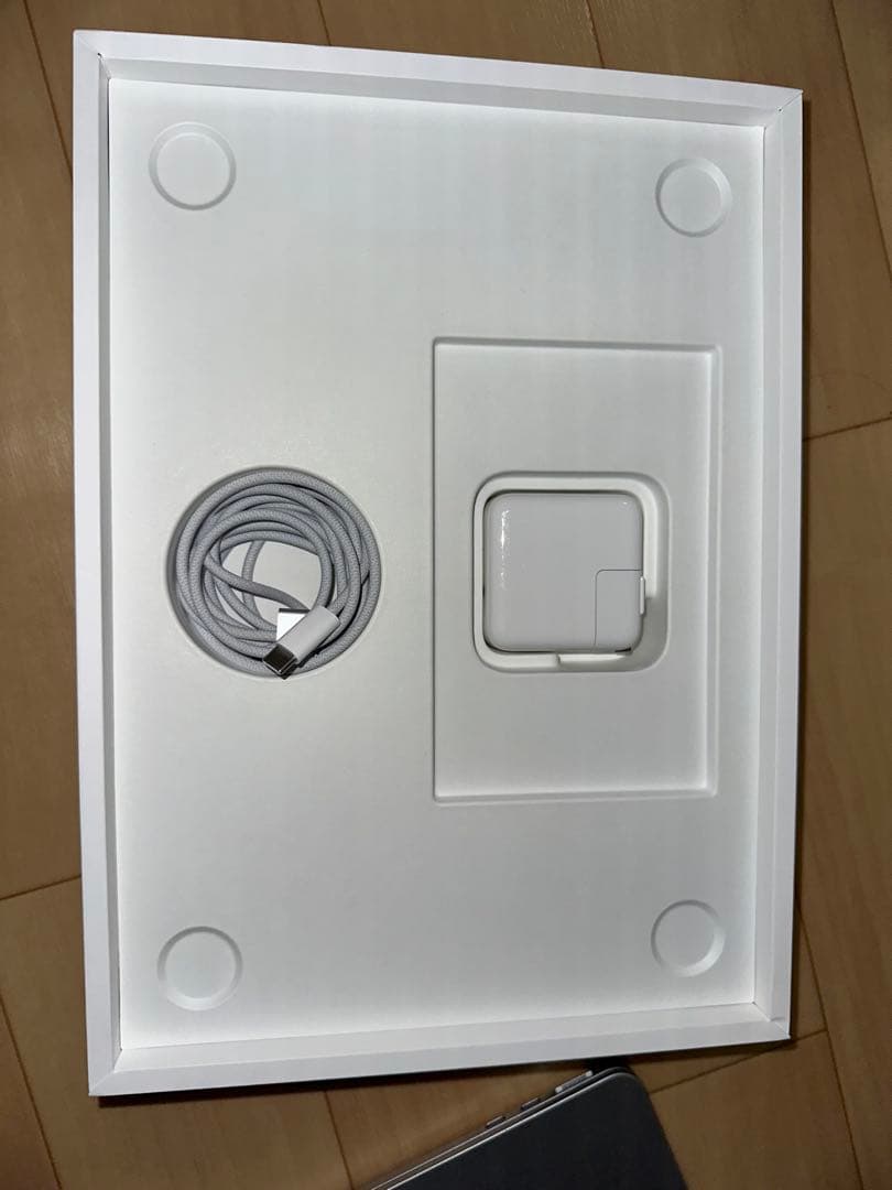 Apple MacBook Air M2 シルバー 本体　256gb 8gb