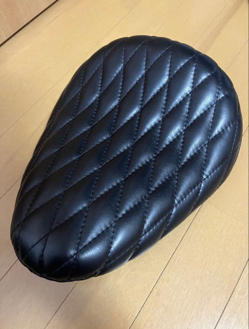 GUTS CHROME HardRide レザーソロシート クロスステッチ