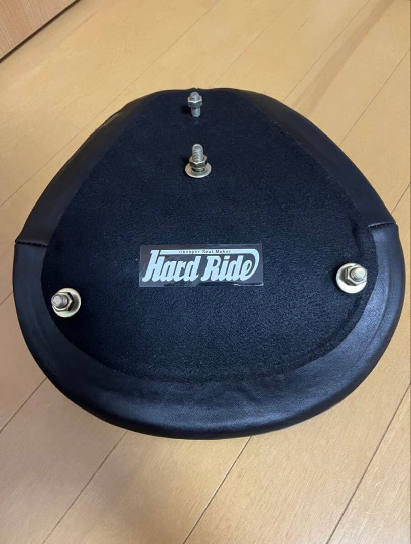GUTS CHROME HardRide レザーソロシート クロスステッチ