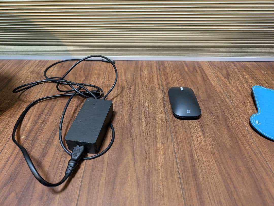 【8,000円】Surface Pro 4（i5/4GB）純正充電器＆マウス付