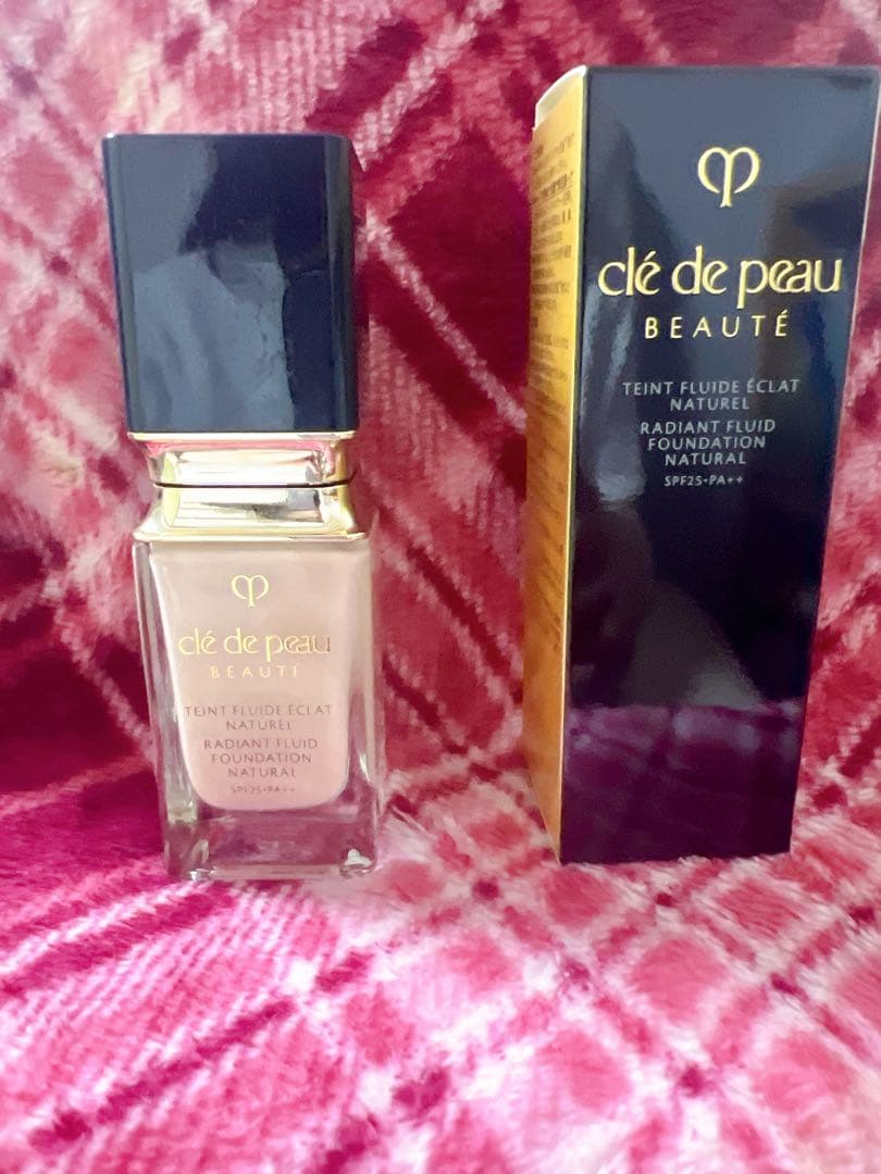 クレ・ド・ポー ボーテ タンフリュイドエクラ ナチュレル　ピンクオークル00