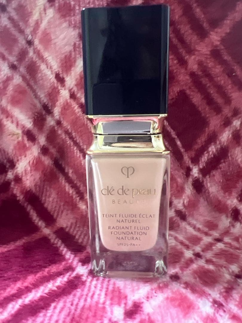 クレ・ド・ポー ボーテ タンフリュイドエクラ ナチュレル　ピンクオークル00