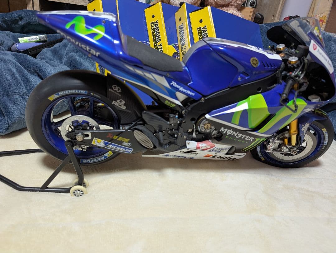 M*i様 Yamaha YZR-M1 1/4スケールモデル