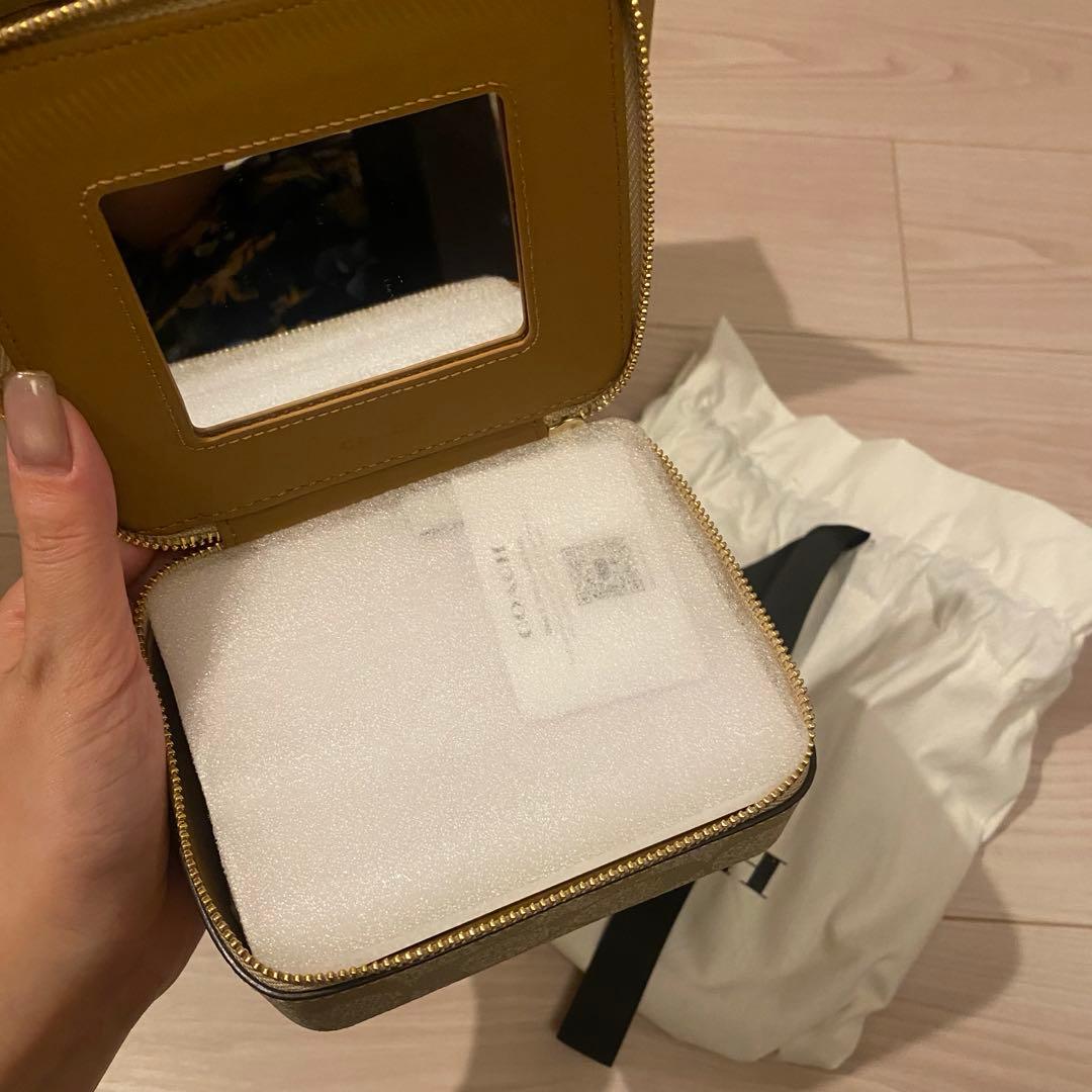 【新品未使用】COACH ラージ ジュエリー ボックス シグネチャー キャンバス