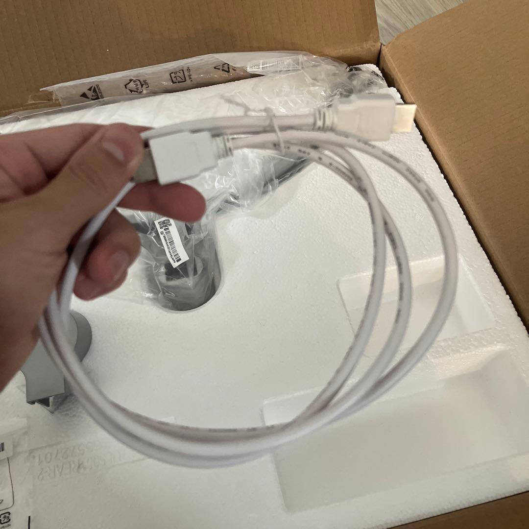 LG LG 27UL500 ディスプレイ・モニター本体