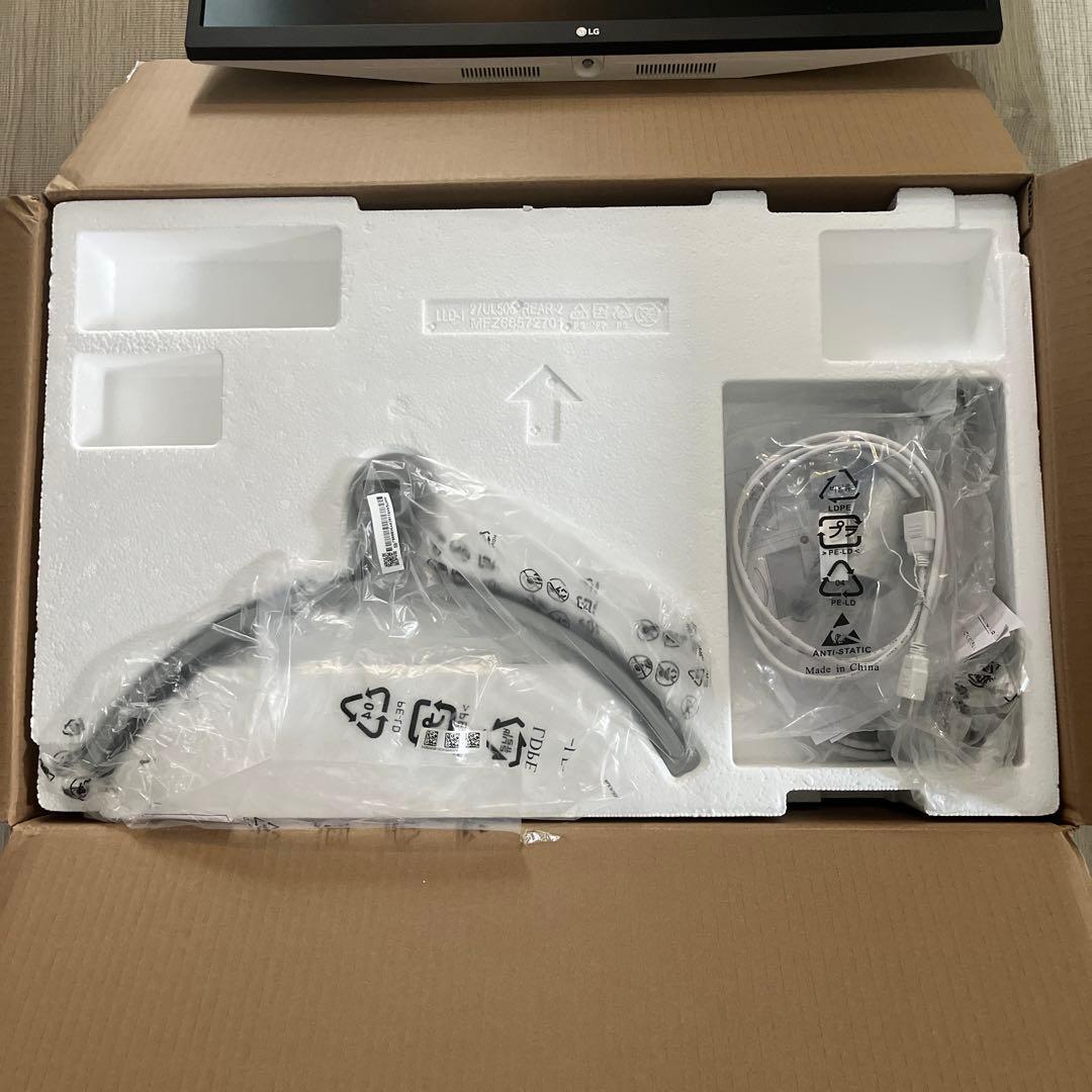 LG LG 27UL500 ディスプレイ・モニター本体