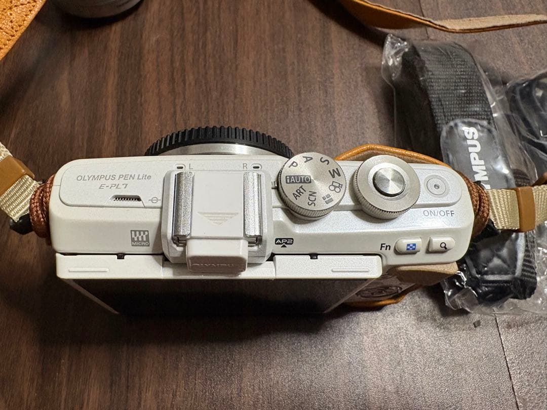 【美品】Olympus PEN Lite E-PL7 ミラーレスカメラ