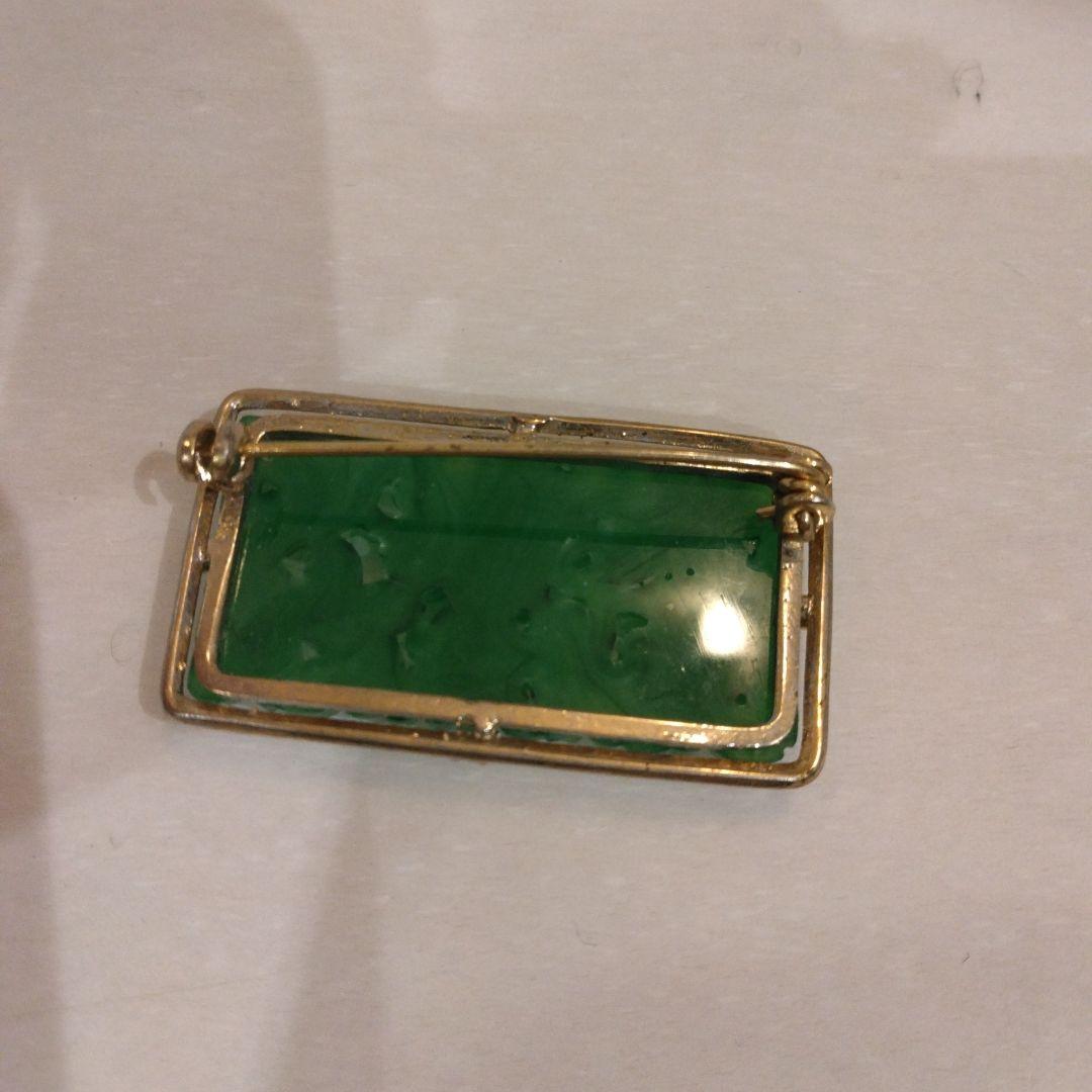 翡翠　ヒスイ　ブローチ