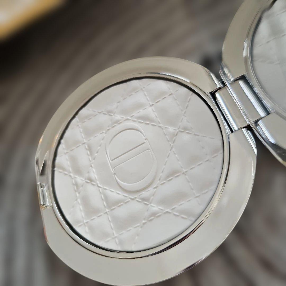 ディオールスキン フォーエヴァー ヌード ラディアント フィルター　ルミネセント