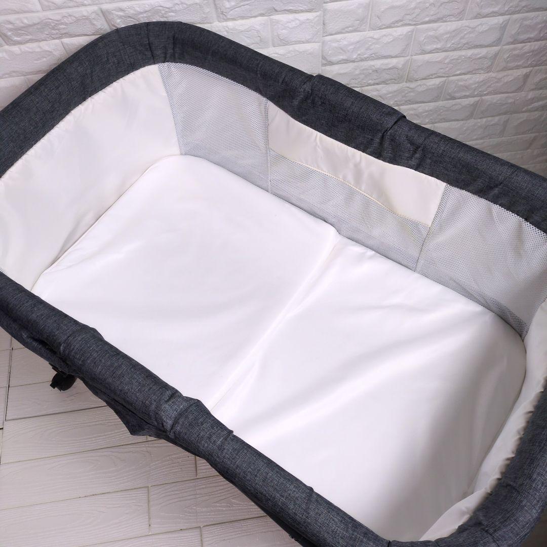 ◎美品◎　UBRAVOO ベビーベッド 折りたたみ式　キャスター付き