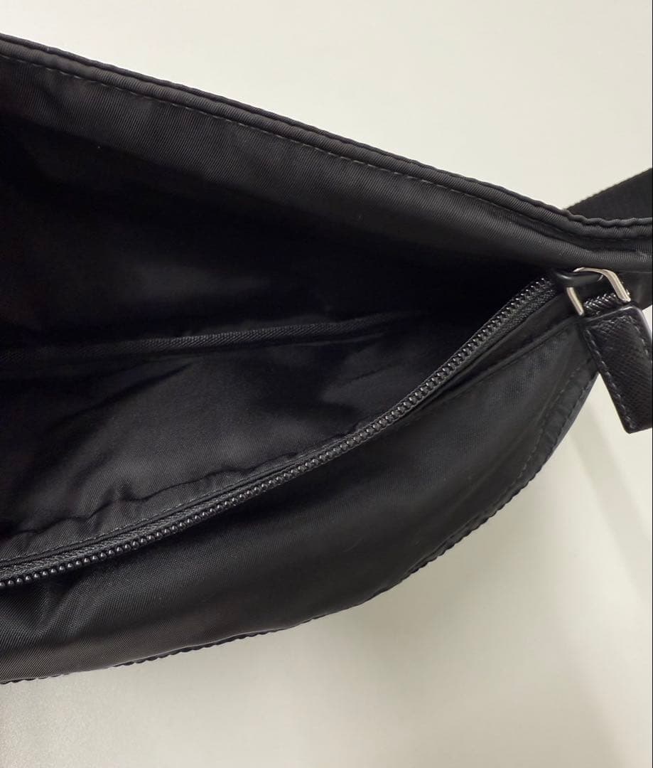 PRADA ナイロン ボディバッグ 黒 三角ロゴ 正規品