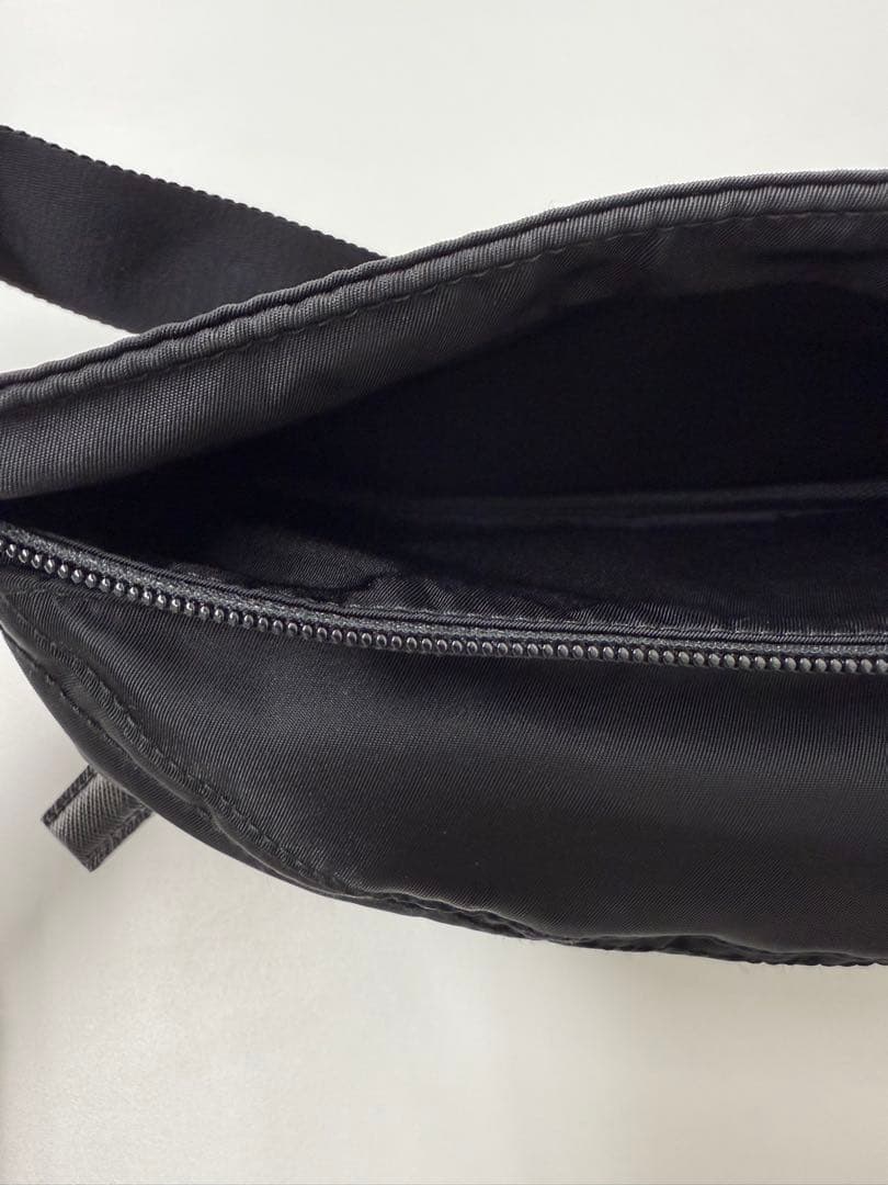 PRADA ナイロン ボディバッグ 黒 三角ロゴ 正規品